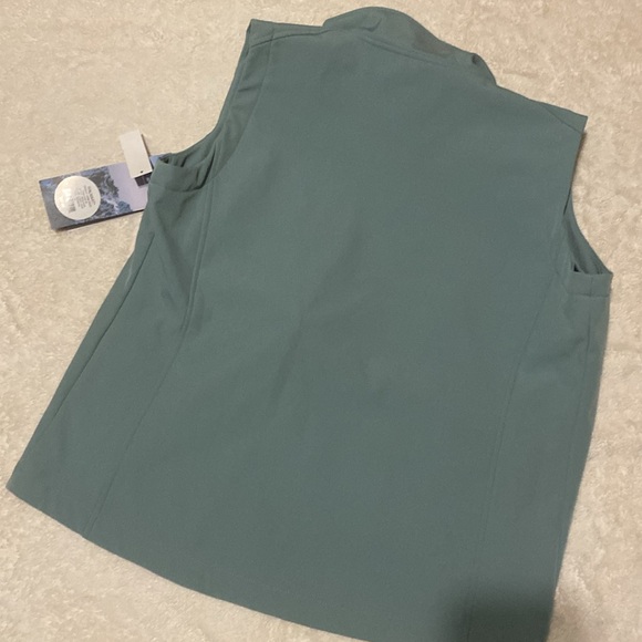 Teal women’s new with tags winter vest with zippered pockets - Picture 11 of 11